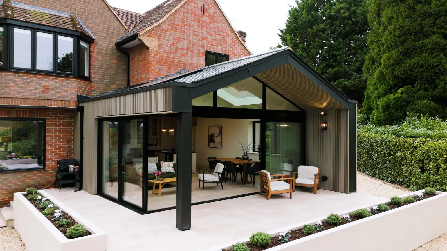 ScenicLiving is made to be seen. Bring your vision to life and create picture-perfect outdoor spaces you’ll want to share.
Key Advantages of ScenicLiving Slatted Cladding:
Premium quality at an affordable price
Modern aesthetic, available in a choice of contemporary colours
Durable ‘capped’ design with superior protection against fading, scratching and staining
Quick-to-install 5-slat wide units, with fewer fixing points than thinner systems
25-year warranty for additional peace of mind