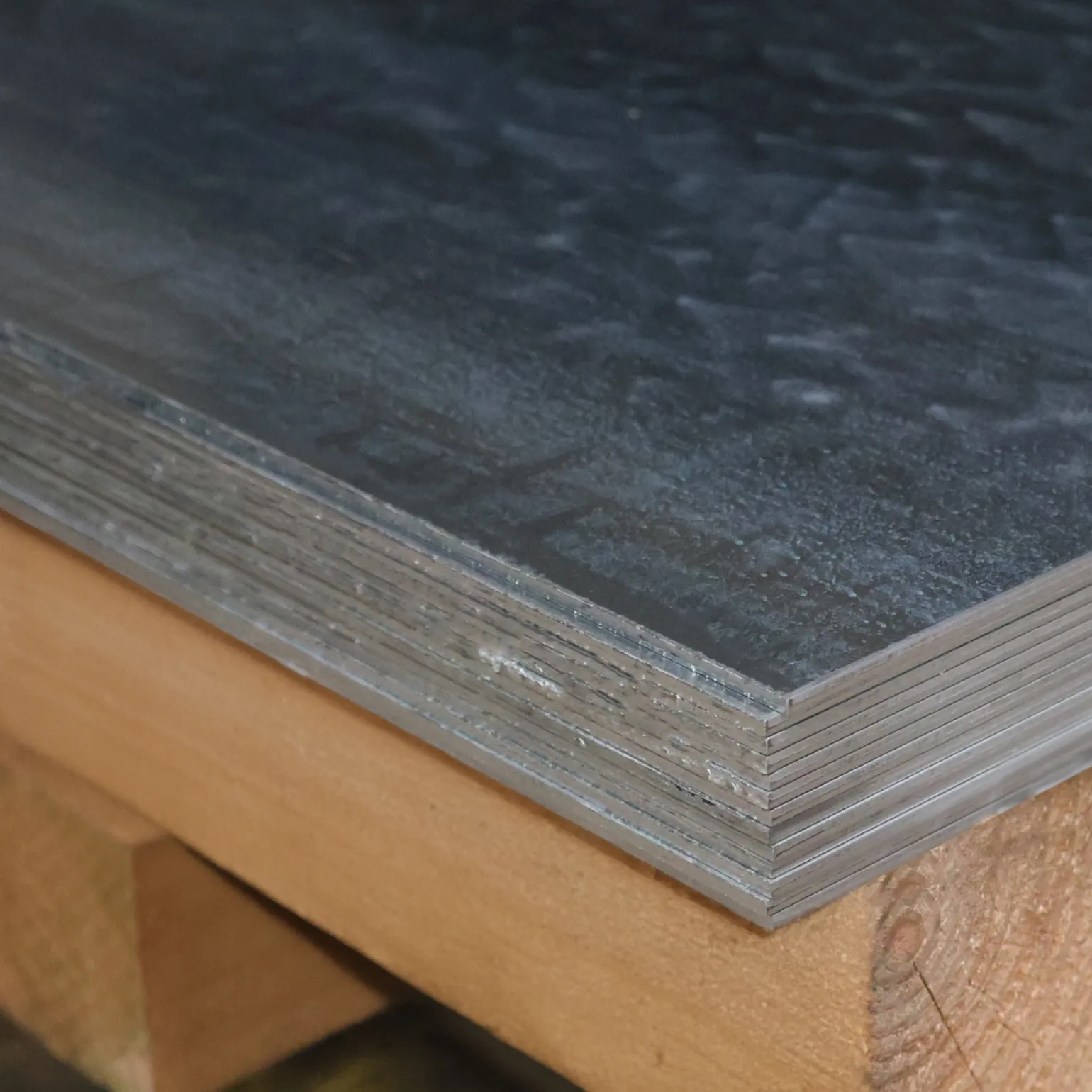 Although galvanised sheet metal has a number of applications in various industries, it’s particularly versatile in construction. Thanks to this product’s ability to maintain integrity over long periods of time and to withstand harsh weather conditions, it’s a popular and common choice for beams, columns, fencing components, and roofing.